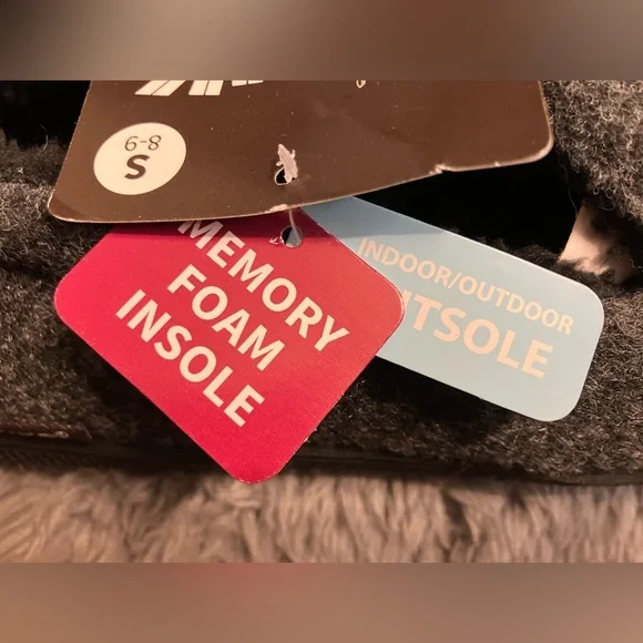 Muk Luks Grey Slippers Size 8-9 - Picture 9 of 9